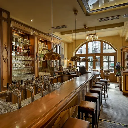 普拉茨尔酒店 - 高级 酒店